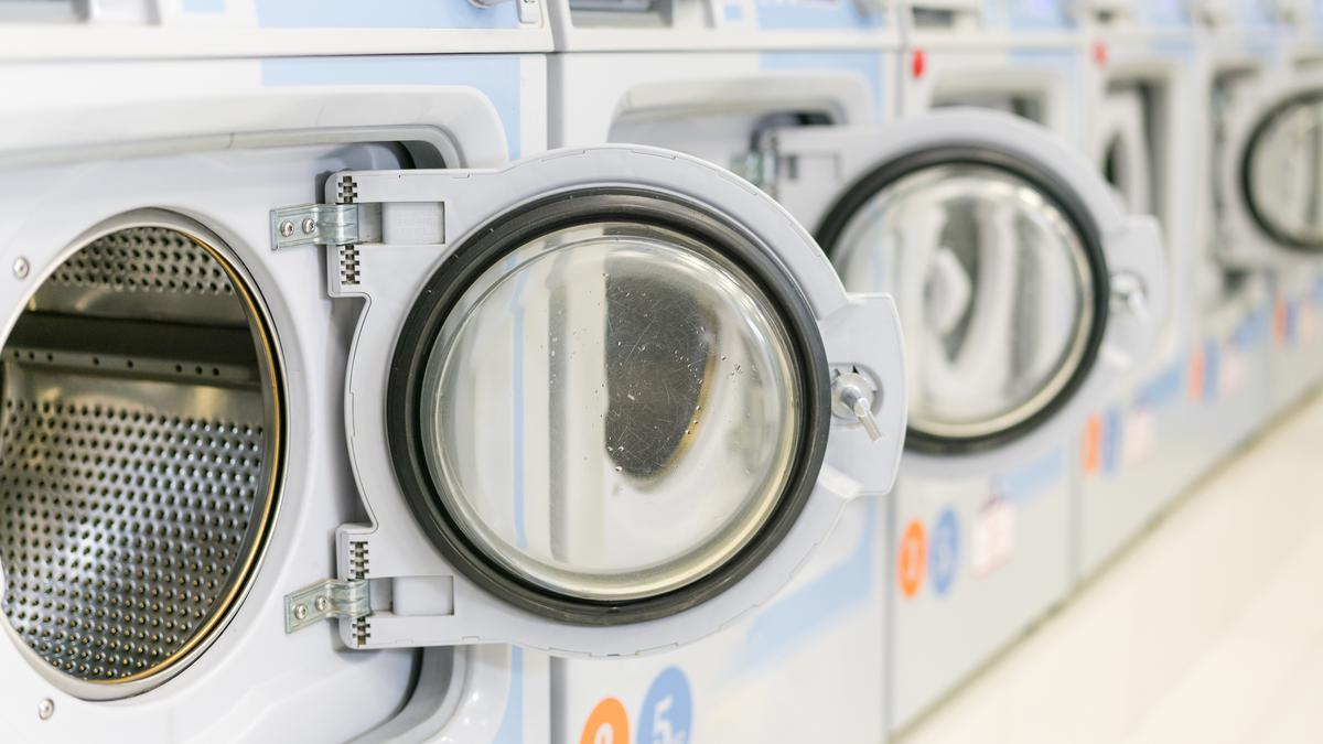 Yani Laundry: Solusi Cuci Bersih untuk Warga Cilacap yang Sibuk
